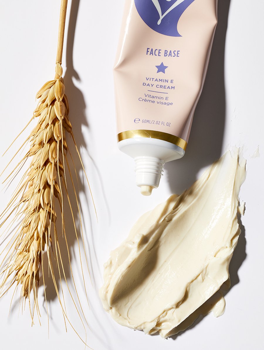 Whipped, creamy lanolin texture. With soothing oatmeal & vitamin E.